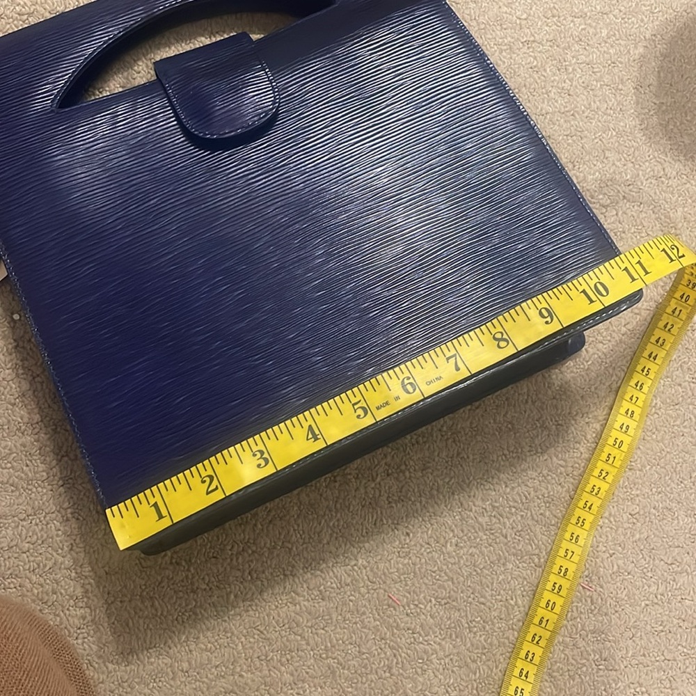 Danier genuine leather bag - Picture 6 of 8